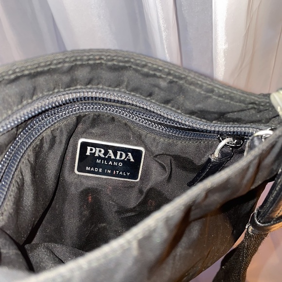 Authentic Vintage Prada Black Tessuto Crossbody Bag🖤 - Picture 6 of 10